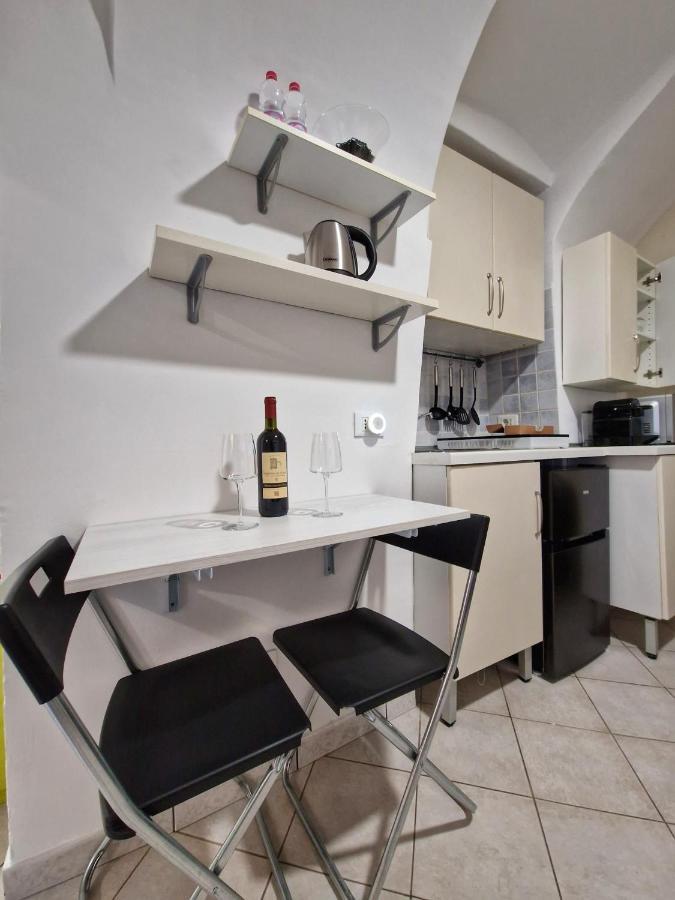 Ana's Place 4 *